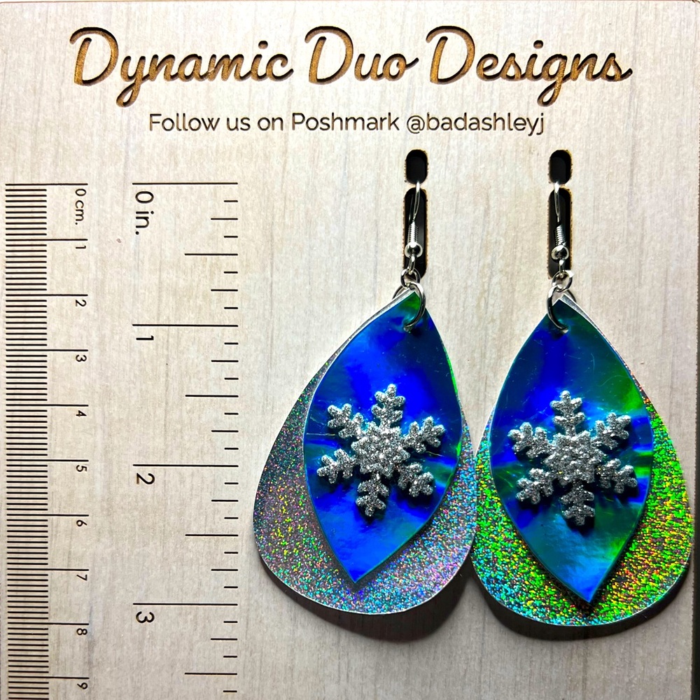 Winter Snowflake ❄️ iridescent teardrop earrings